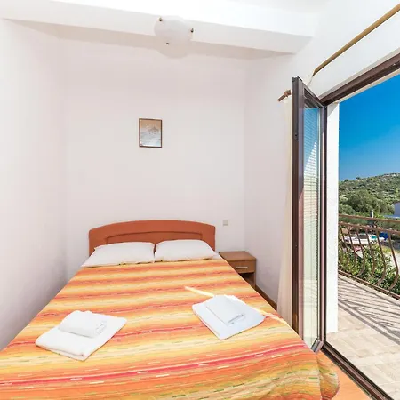 One-bedroom In Okrug Donji 公寓 *